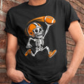 Camiseta de fútbol divertida de esqueleto de Halloween para adolescentes, niños y hombres - Camiseta/Sudadera unisex de Halloween - NGHL00