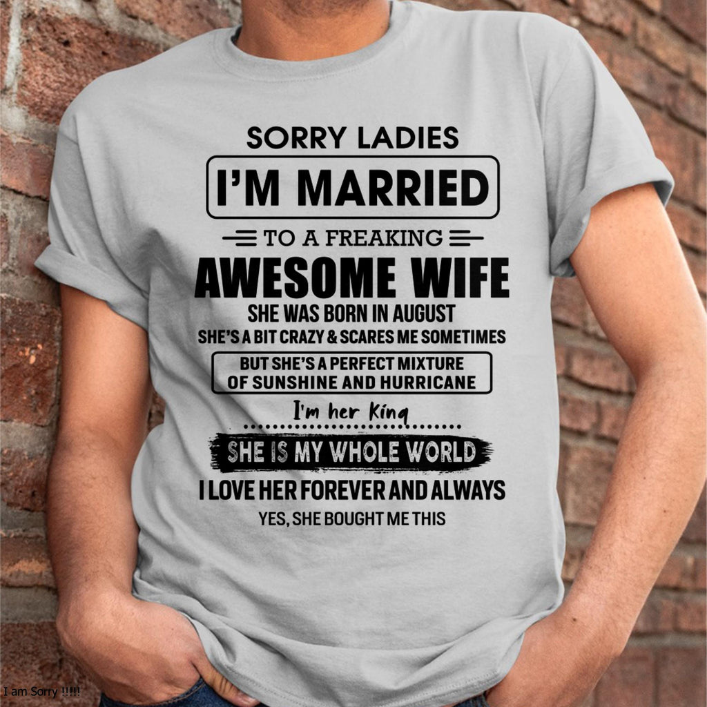 Agosto - Lo siento, chicas, estoy casado con una esposa increíble - Regalo de esposa para esposo - NGHL08 (SKU-TWIFE-08)