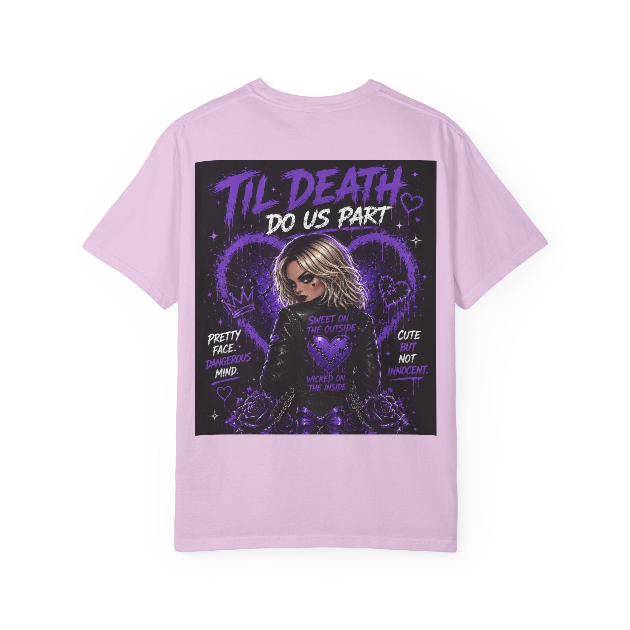 Camiseta "Cute But Cursed" de Pretty Dangerous — Camiseta gráfica gótica morada