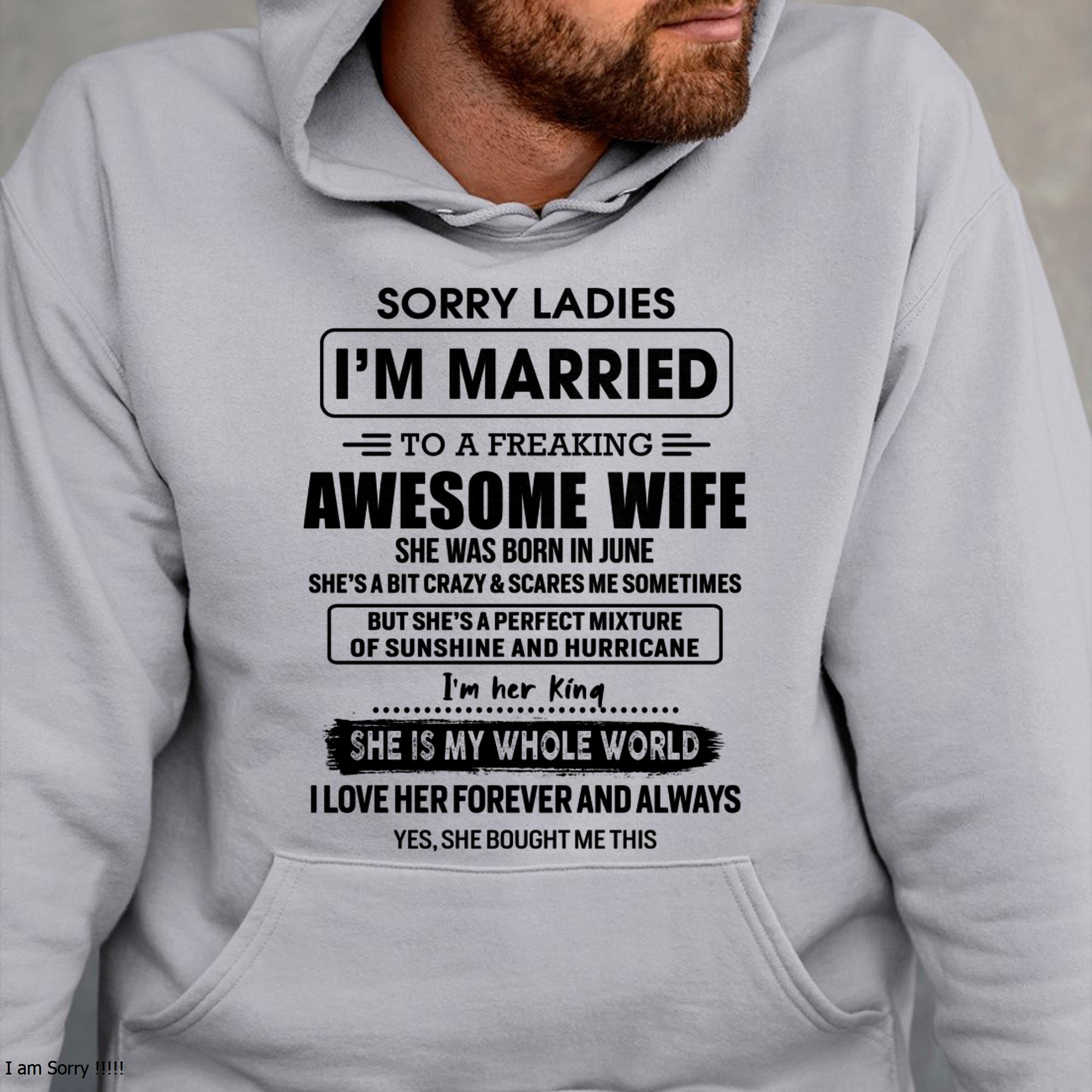 Junio - Lo siento, chicas, estoy casado con una esposa increíble - Regalo de esposa para esposo - NGHL06 (SKU-TWIFE-06)