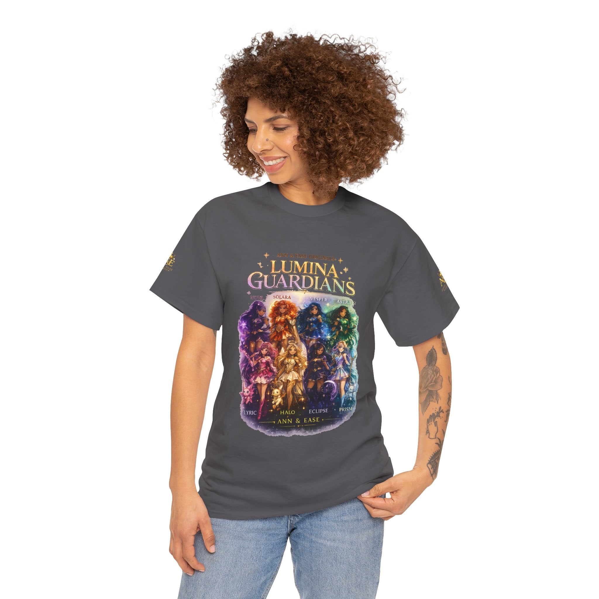 Camiseta gráfica Lumina Guardians — Camiseta con diseño de póster de personaje de fantasía a todo color