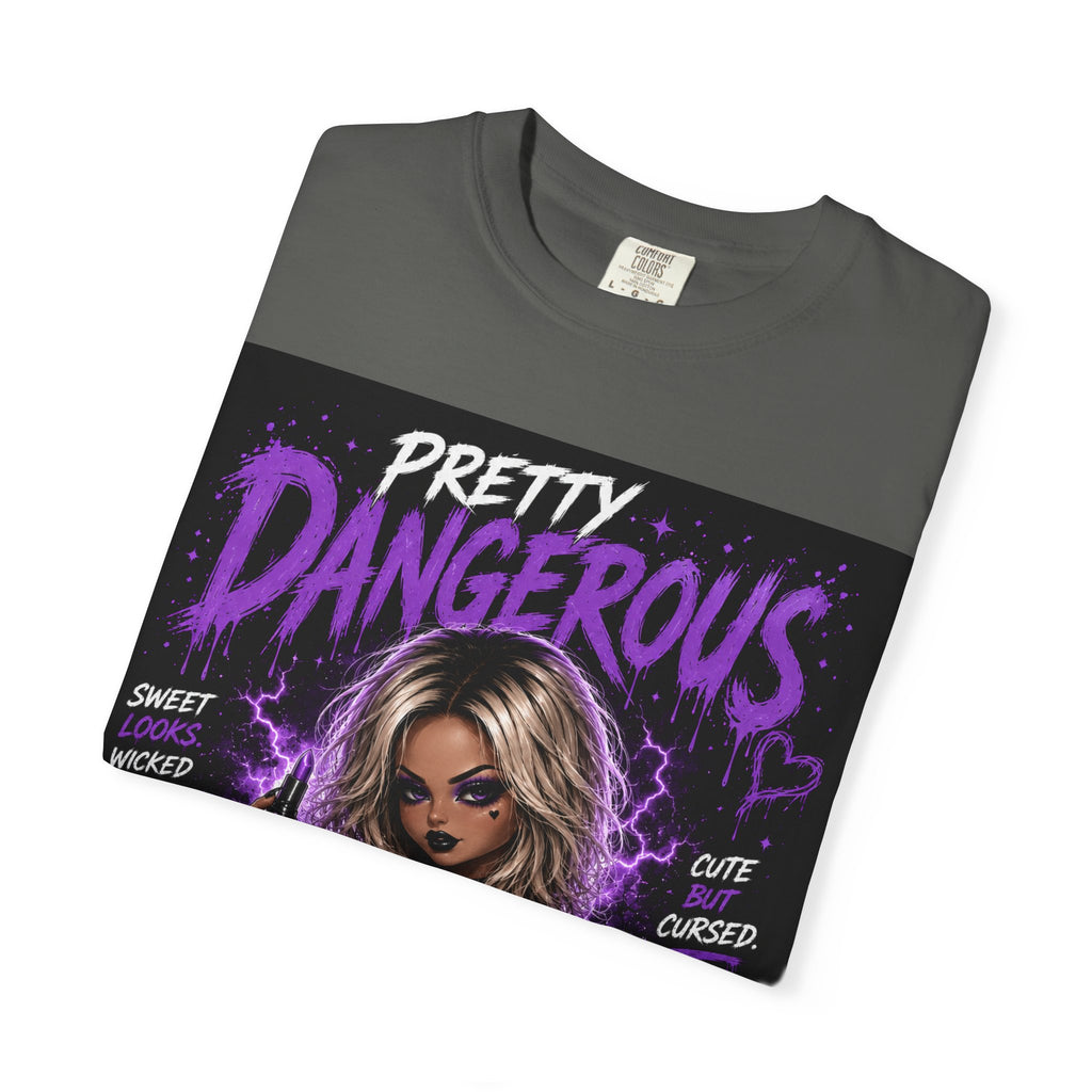 Camiseta Gráfica — "Pretty Dangerous / 'Hasta que la muerte nos separe' Chica Gótica Linda pero Maldita