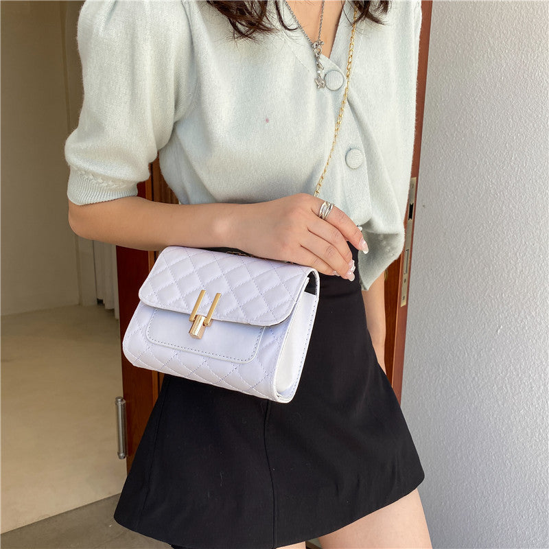 Bolsos cruzados de lujo negros decentes para mujeres y niñas. Bandolera pequeña de diseñador para mujer. Bolso cruzado con cadena de celosía de diamante moderno y versátil para mujer.