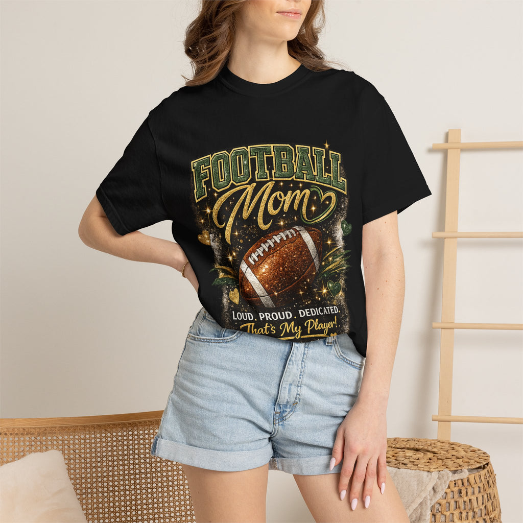 Camiseta de mamá de fútbol — Regalo de mamá de fútbol ruidosa, orgullosa y dedicada