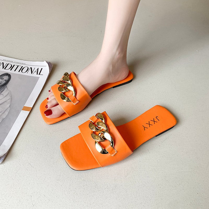 Sandalias de mujer diseño de cadena dorada puntera cerrada sin cordones zapatos mules tacón plano cabeza cuadrada chanclas casuales pantuflas de verano sandalias planas puntera abierta cadena de metal de cuero PU chanclas