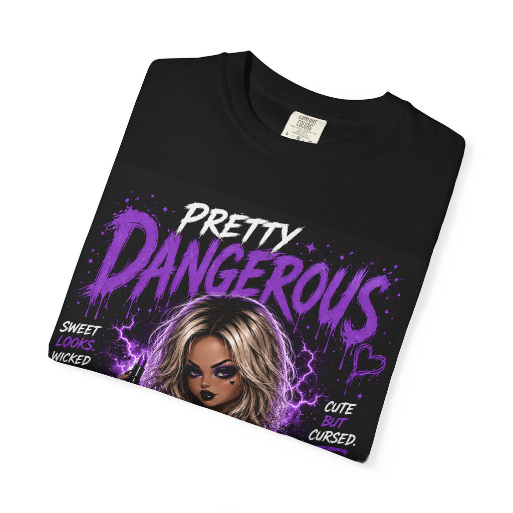 Camiseta Gráfica — "Pretty Dangerous / 'Hasta que la muerte nos separe' Chica Gótica Linda pero Maldita