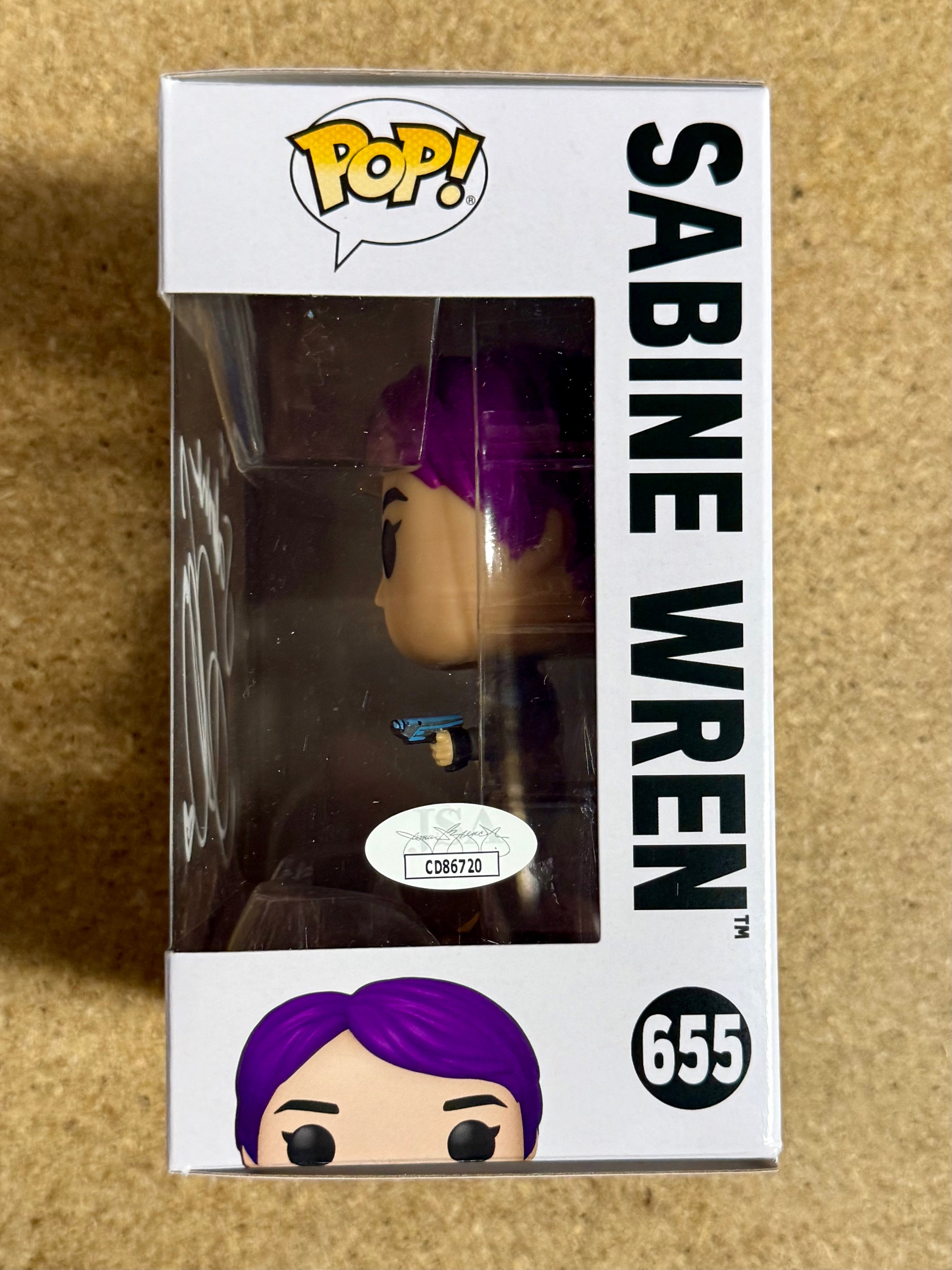 Natasha Liu Bordizzo firmó Star Wars Sabine Wren Funko Pop! #655 con JSA COA