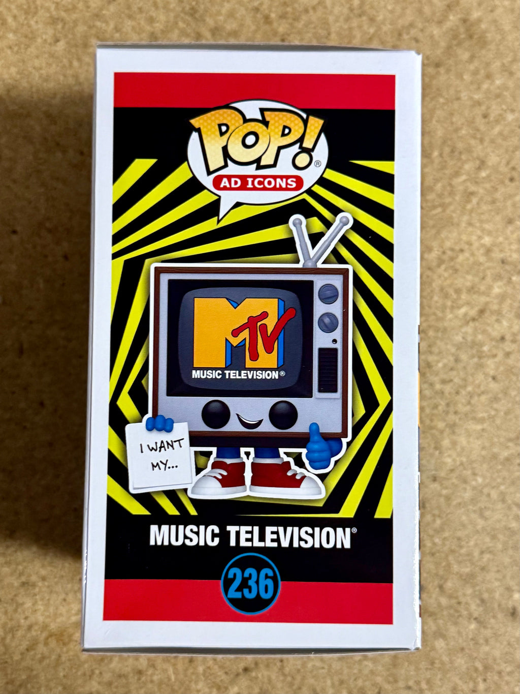 El músico Scooter Ward de Cold (banda) firmó el Funko Pop #236 de MTV de 2024 con JSA COA