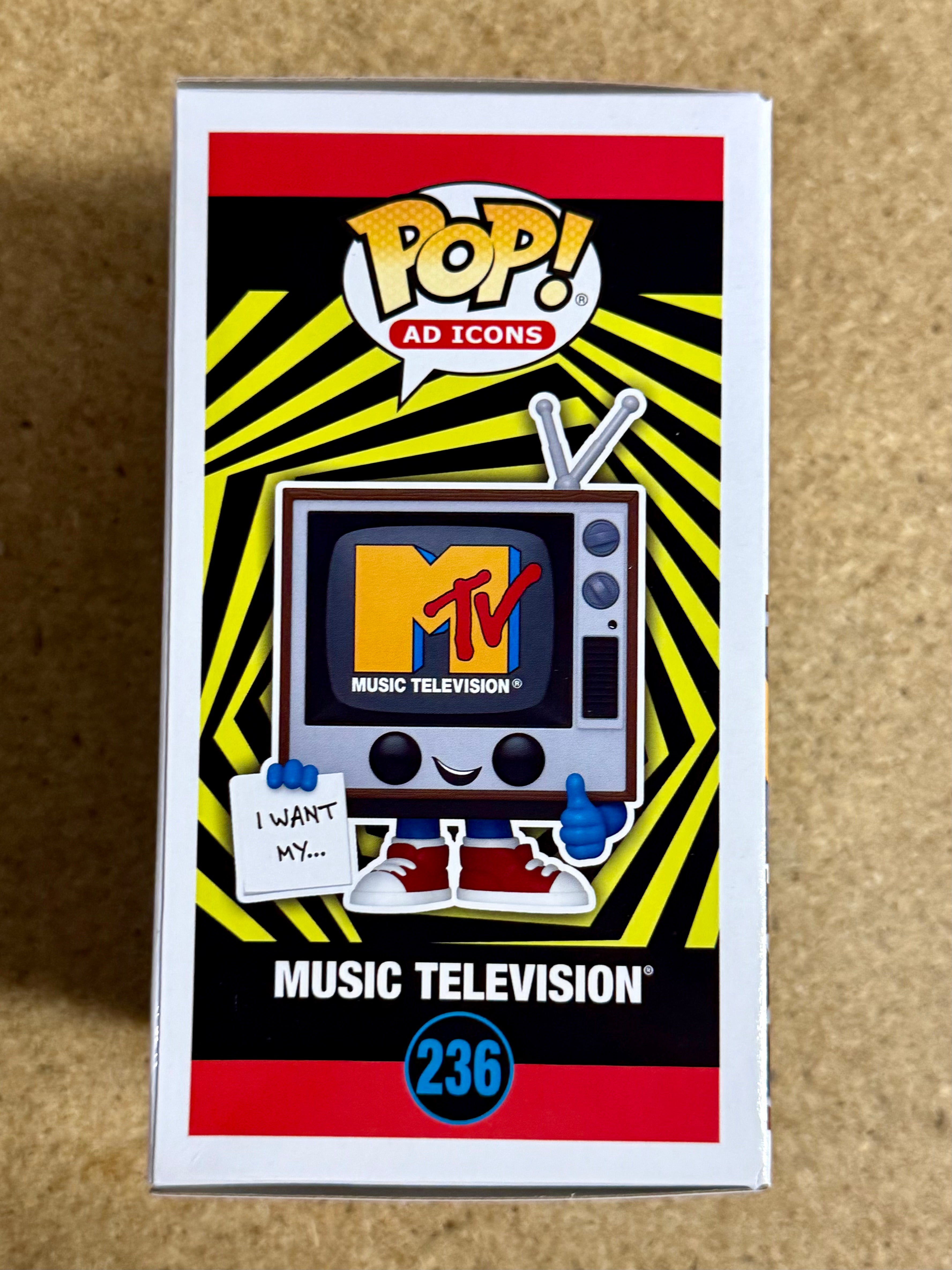 El músico Scooter Ward de Cold (banda) firmó el Funko Pop #236 de MTV de 2024 con JSA COA