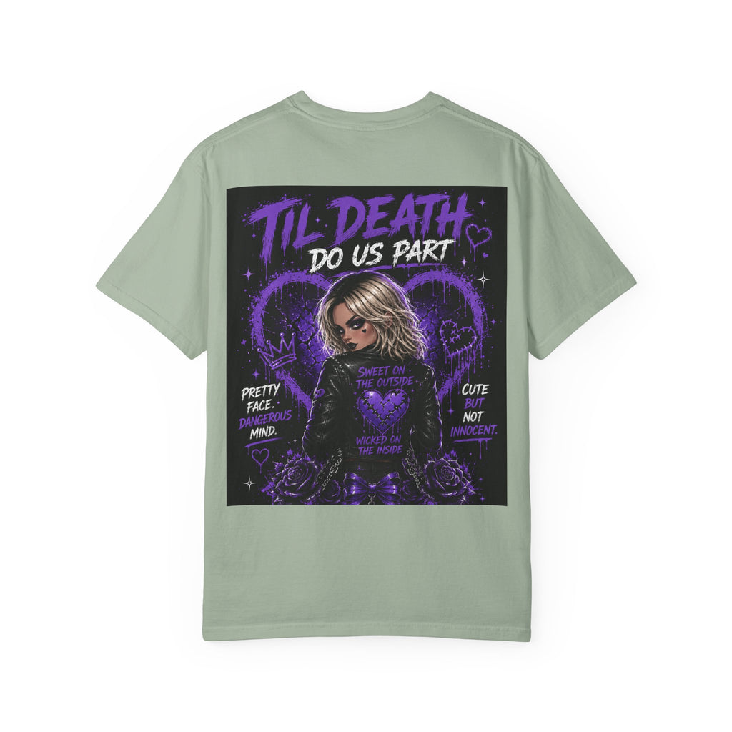 Camiseta "Cute But Cursed" de Pretty Dangerous — Camiseta gráfica gótica morada
