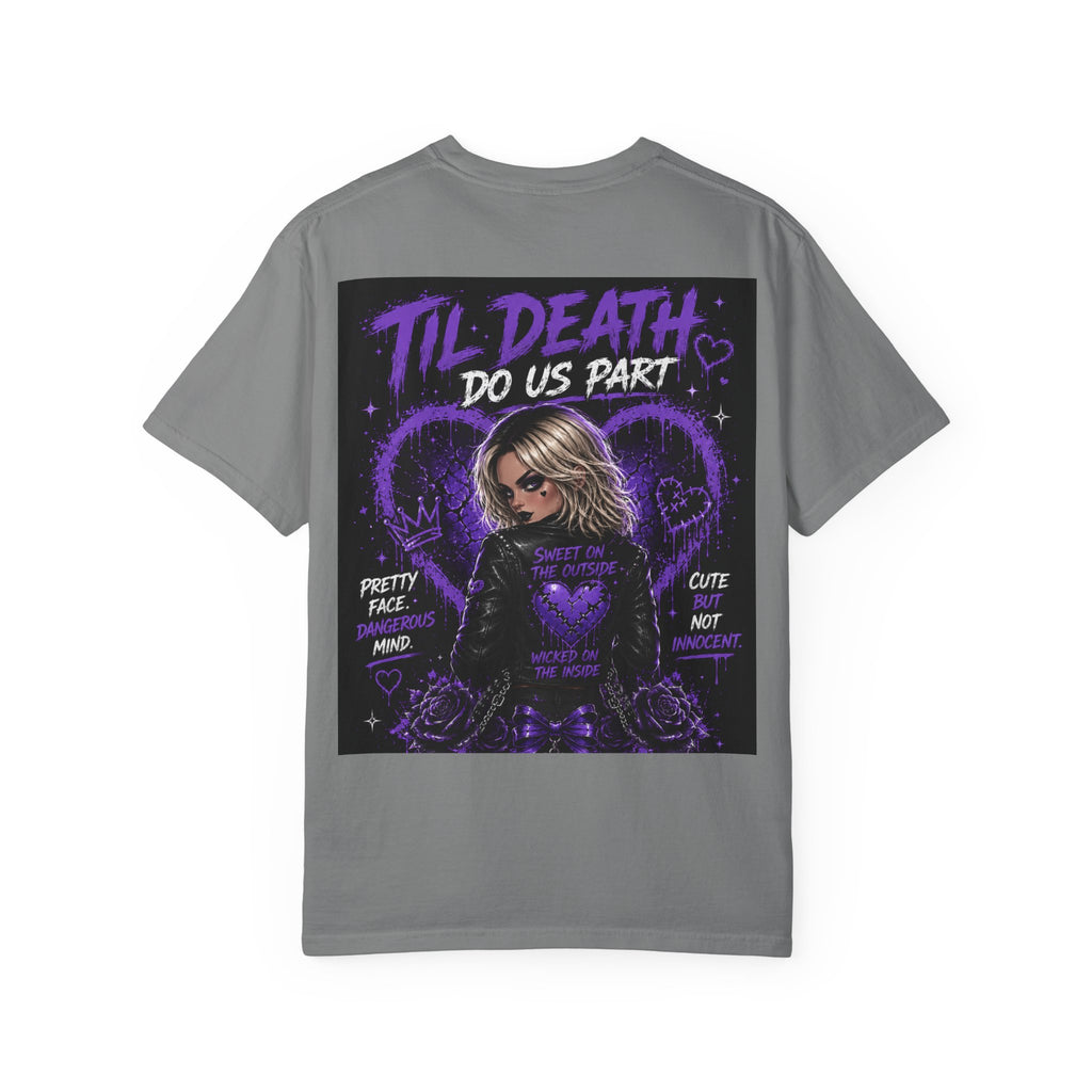 Camiseta "Cute But Cursed" de Pretty Dangerous — Camiseta gráfica gótica morada