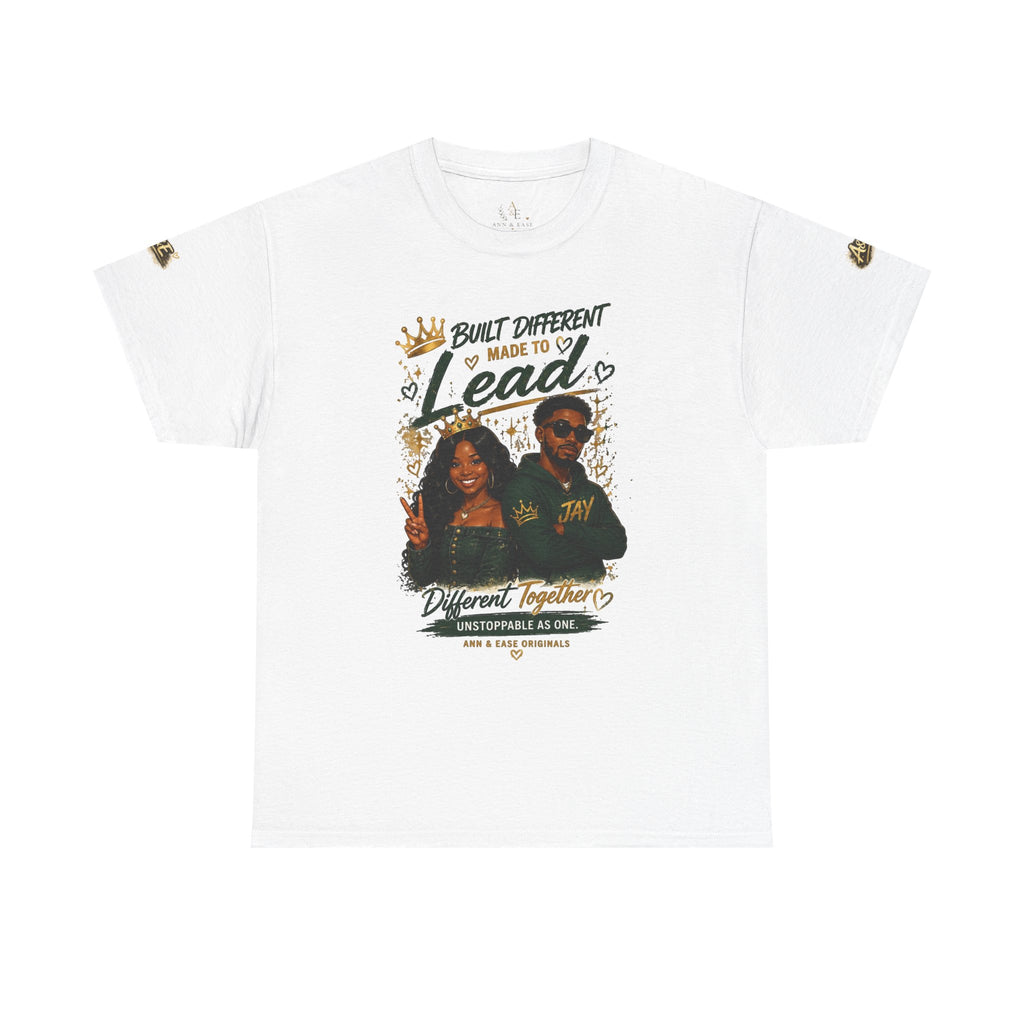 Camiseta gráfica para parejas Lead Together — Camiseta inspiradora para parejas "Built Different"