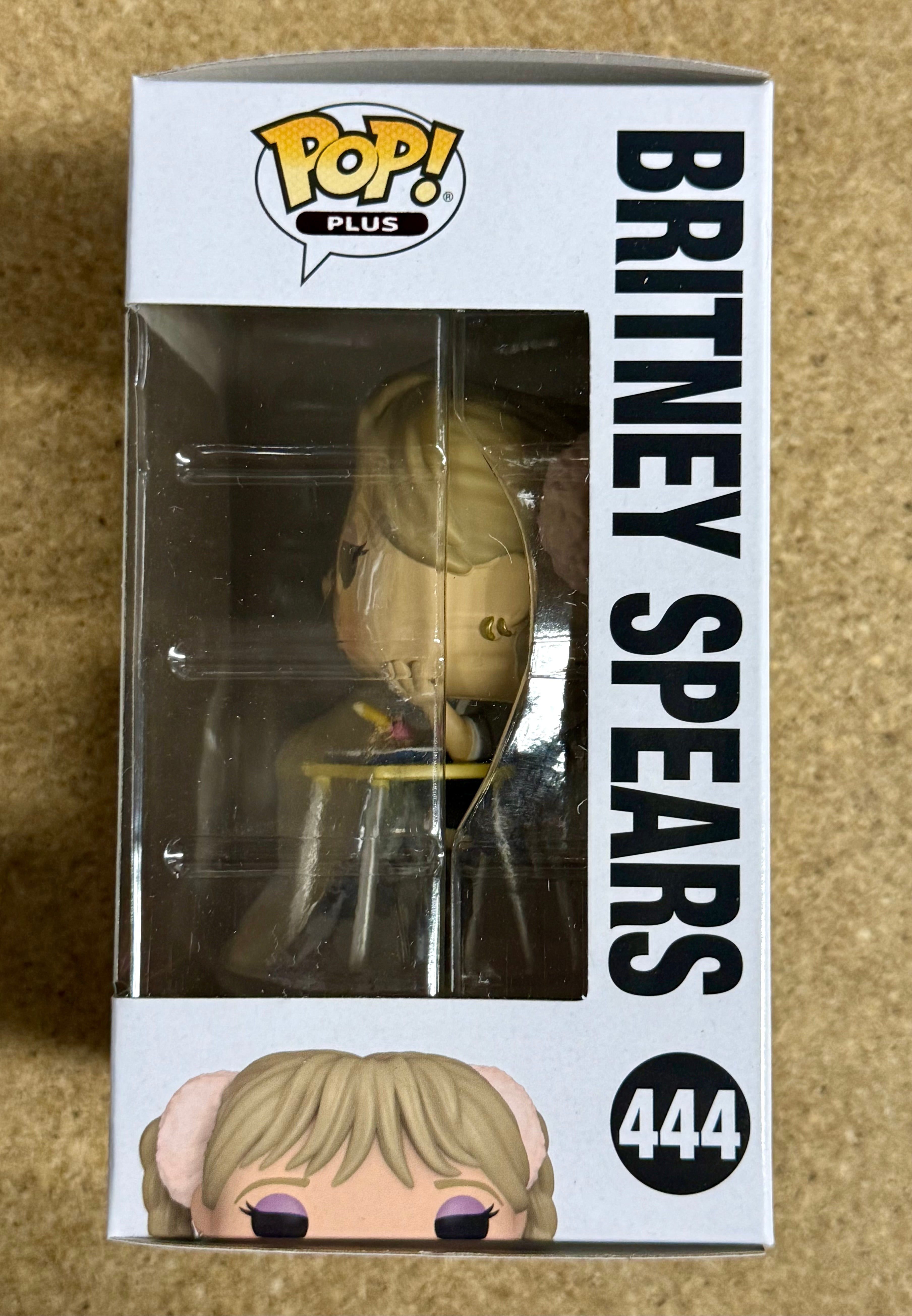 Funko Pop! Rocks Plus Chica de escuela Britney Spears en el escritorio #444 Hit Me Baby One More Time
