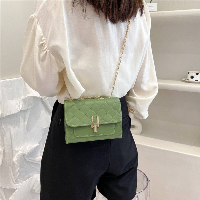 Bolsos cruzados de lujo negros decentes para mujeres y niñas. Bandolera pequeña de diseñador para mujer. Bolso cruzado con cadena de celosía de diamante moderno y versátil para mujer.