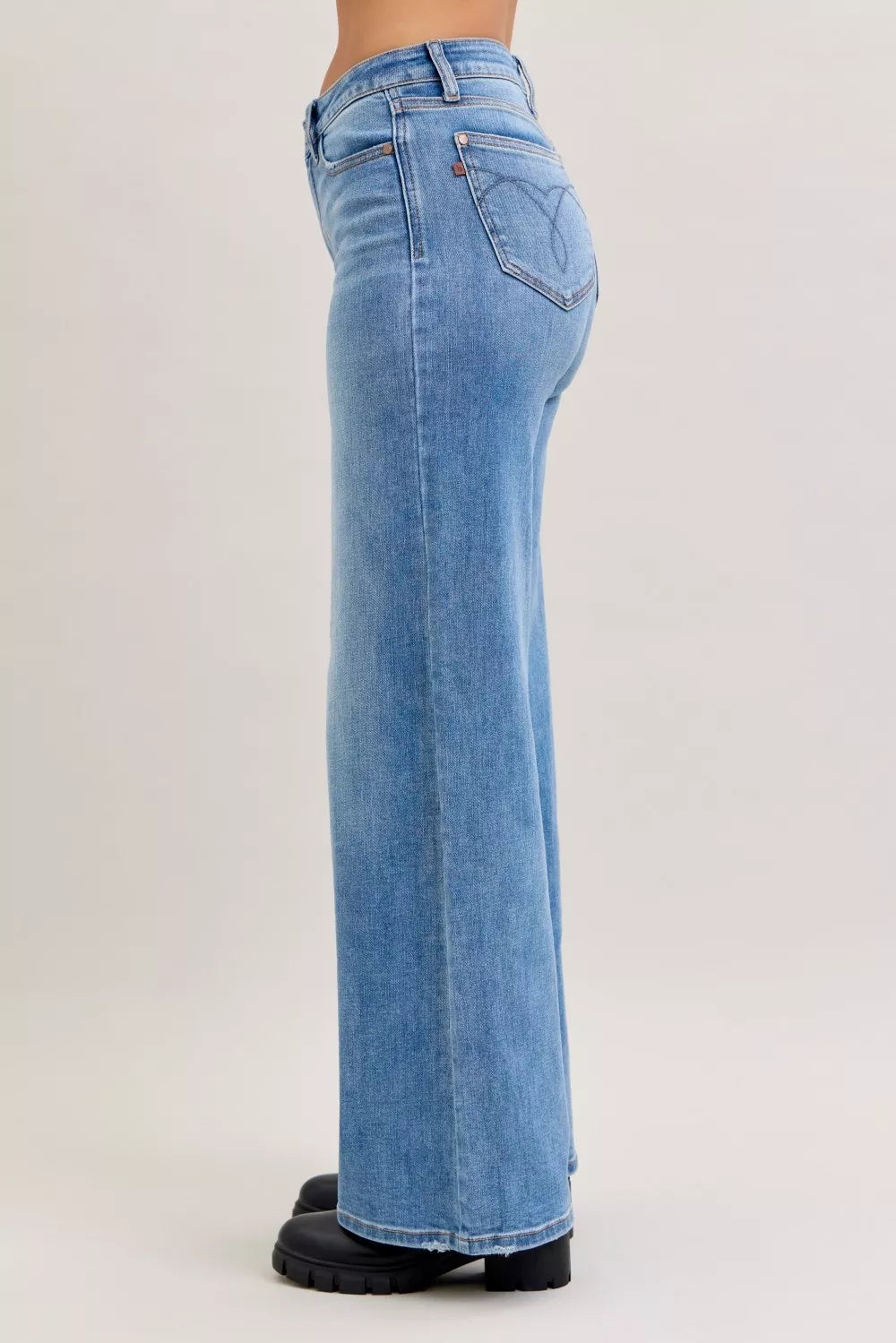 Pantalones vaqueros de pierna ancha Judy Blue Retro de tiro medio