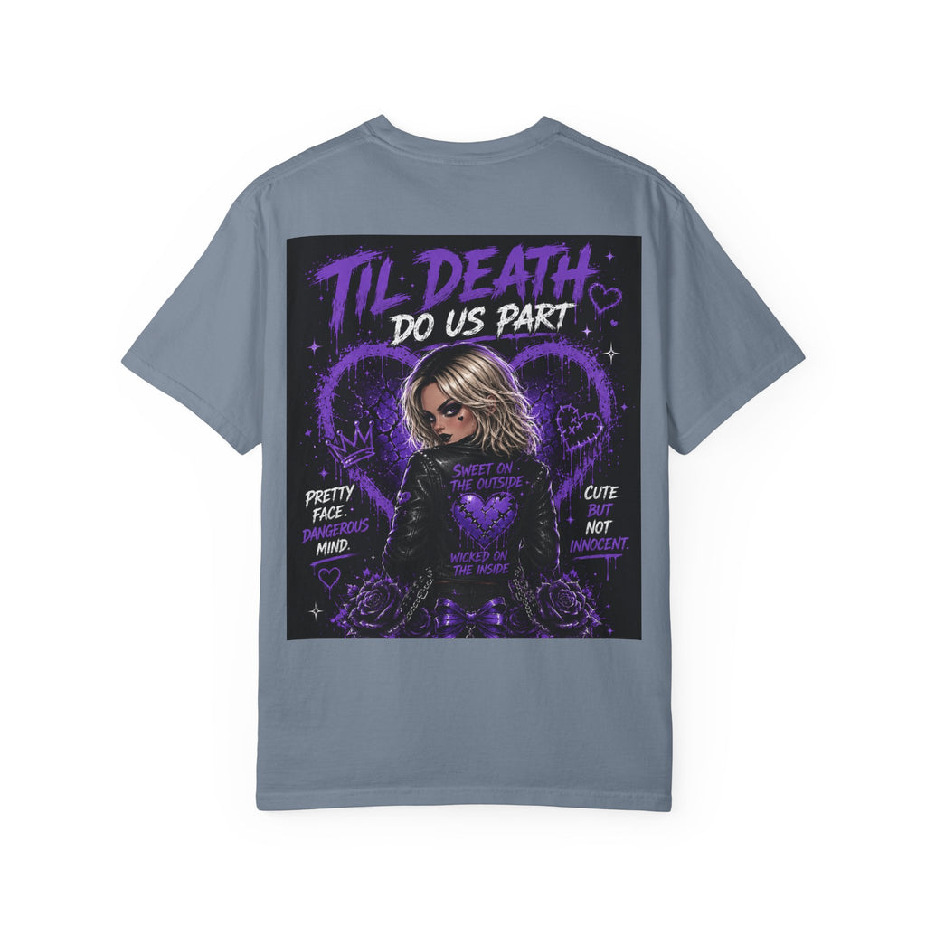 Camiseta "Cute But Cursed" de Pretty Dangerous — Camiseta gráfica gótica morada