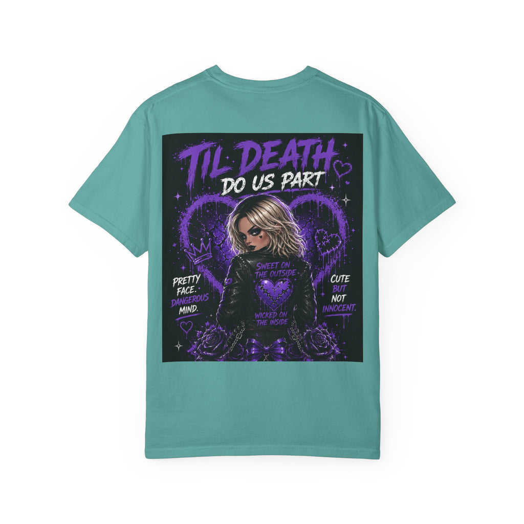 Camiseta "Cute But Cursed" de Pretty Dangerous — Camiseta gráfica gótica morada