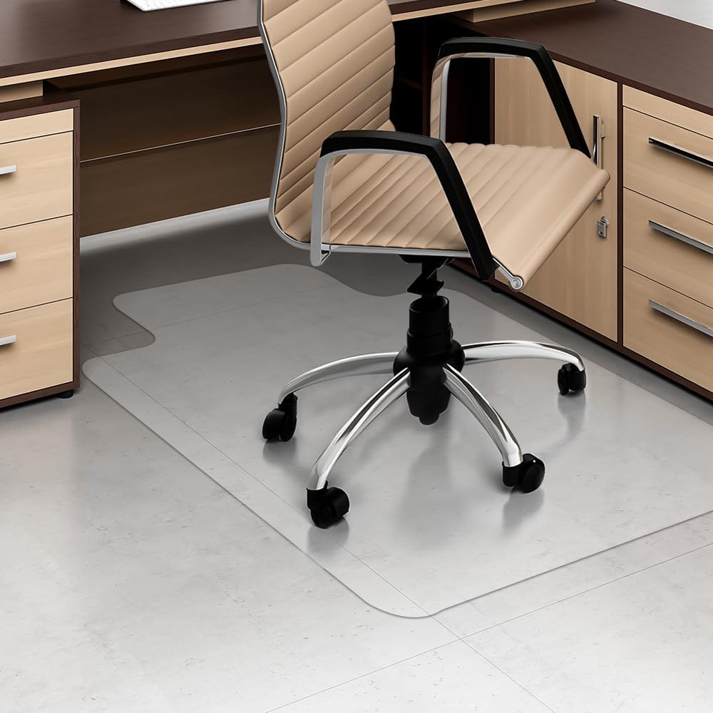 Alfombrilla para silla de oficina Kasepie de PVC esmerilado de 1,5 mm de grosor, para suelos duros, no apta para suelos de moqueta - Alfombrilla protectora para baldosas de madera de 45 x 53 pulgadas (114x135 cm)