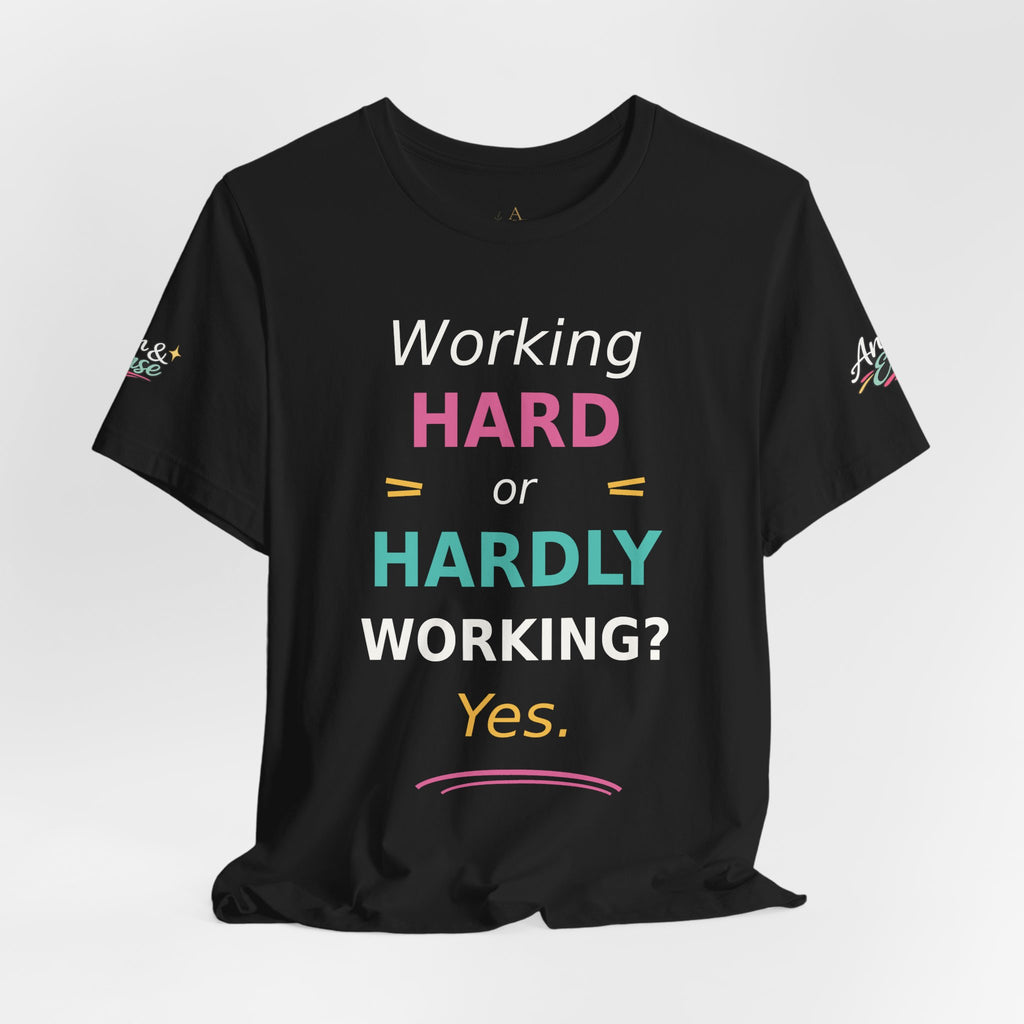 ¿Trabajando duro o casi sin trabajar? Camiseta - Divertida camiseta gráfica motivacional