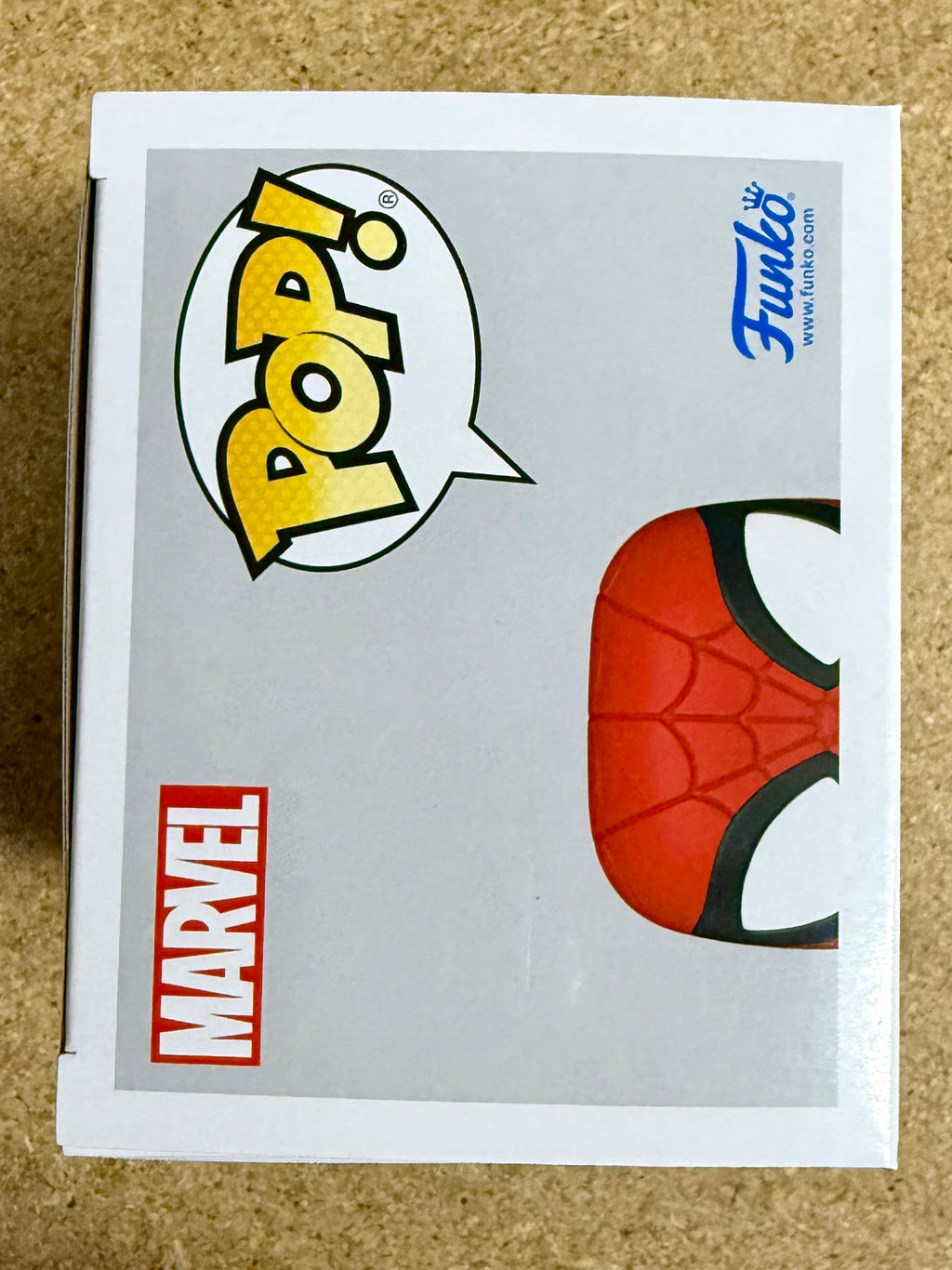 Drake Bell firmó el Funko Pop! #1422 de Spider-Man de Marvel Comics con COA de JSA