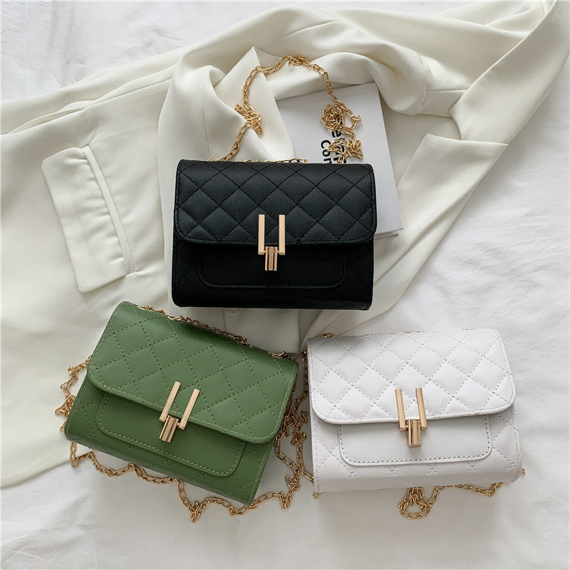 Bolsos cruzados de lujo negros decentes para mujeres y niñas. Bandolera pequeña de diseñador para mujer. Bolso cruzado con cadena de celosía de diamante moderno y versátil para mujer.