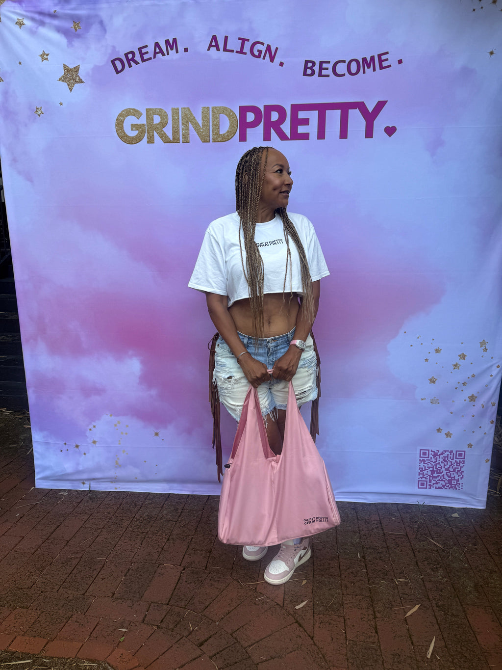 Bolsa Glow & Go de edición limitada "Sweat Pretty™" para la concientización sobre el cáncer de mama