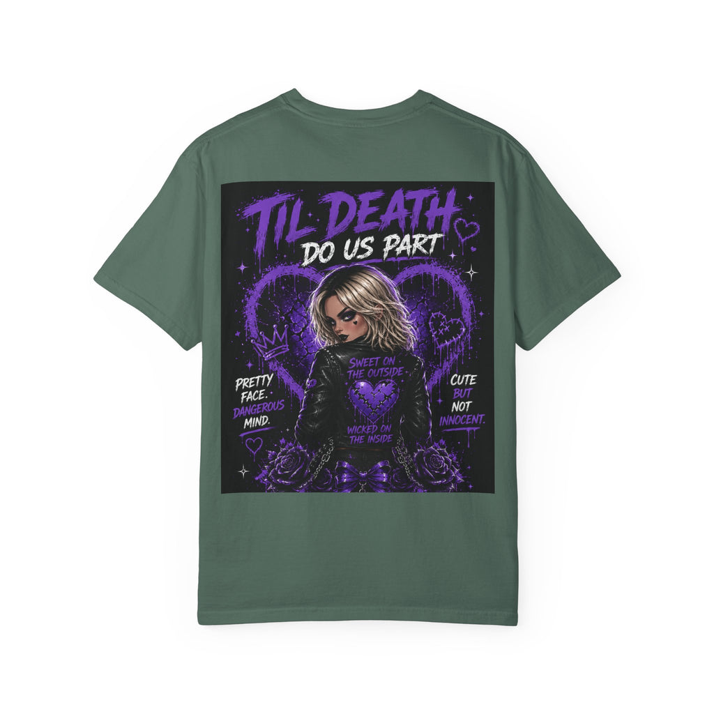 Camiseta "Cute But Cursed" de Pretty Dangerous — Camiseta gráfica gótica morada