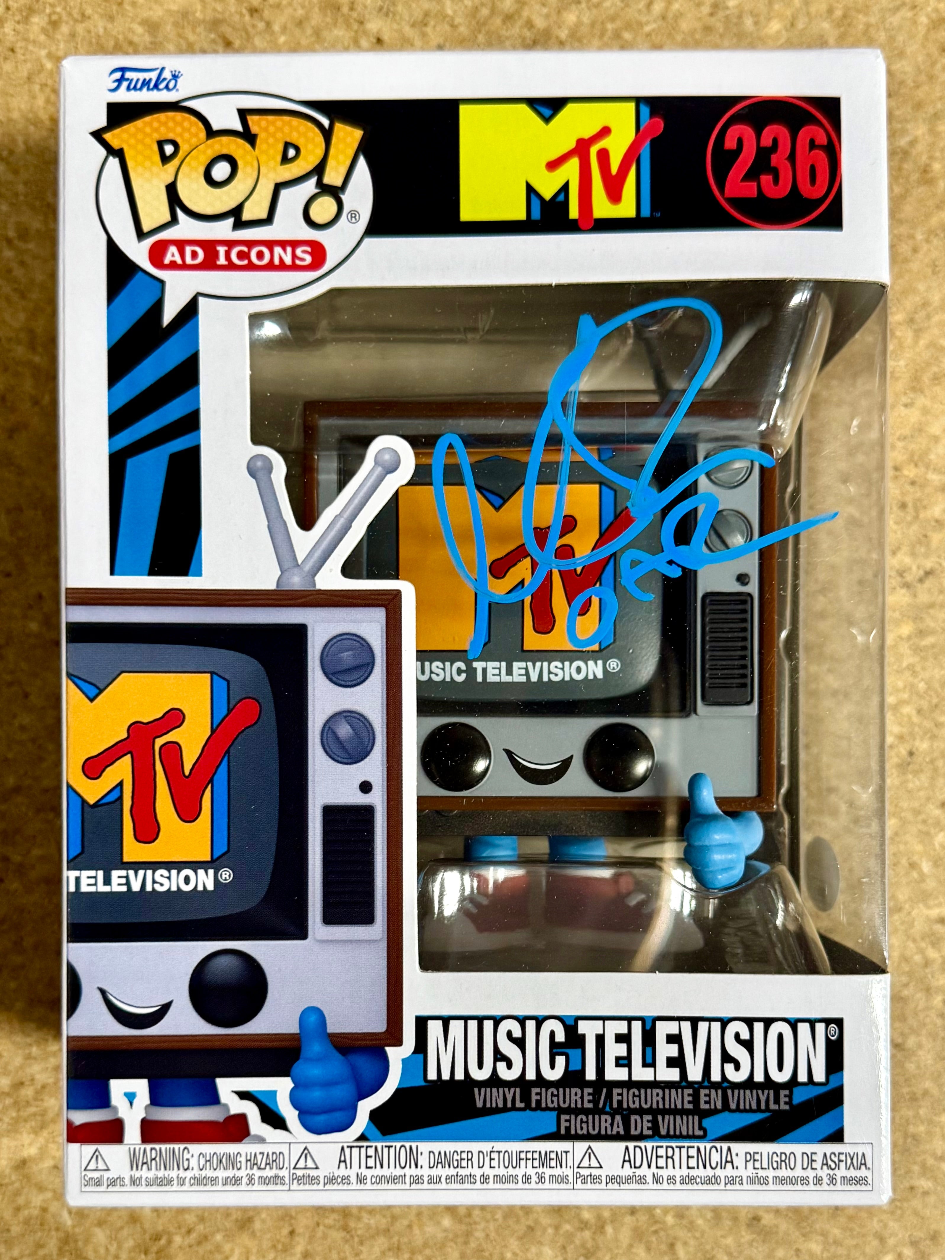 El músico Marc Roberge de O.A.R. firmó el Funko Pop #236 de MTV de 2024 con certificado JSA