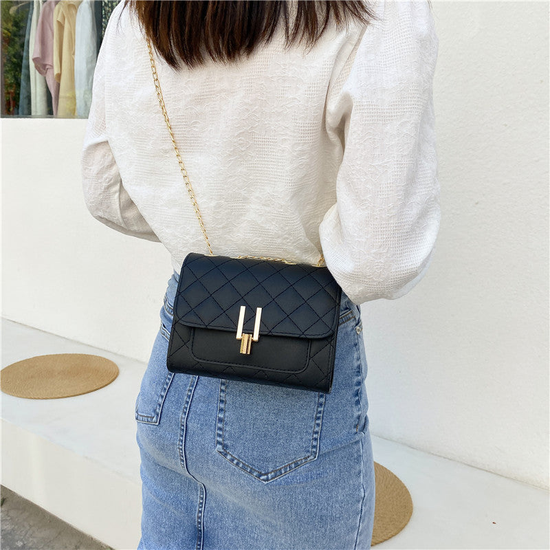Bolsos cruzados de lujo negros decentes para mujeres y niñas. Bandolera pequeña de diseñador para mujer. Bolso cruzado con cadena de celosía de diamante moderno y versátil para mujer.