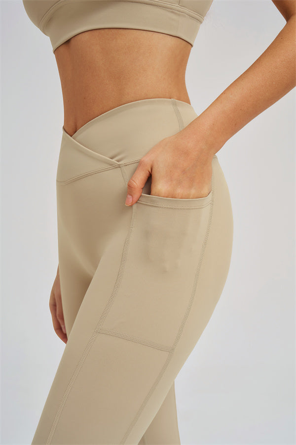 El conjunto de 3 piezas Sizzle Zip Jacket Sports Bra Flared Leggings