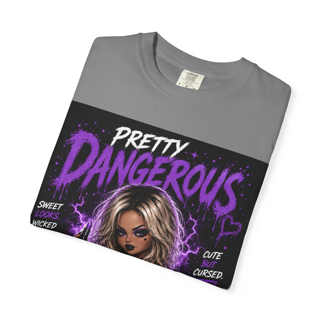 Camiseta Gráfica — "Pretty Dangerous / 'Hasta que la muerte nos separe' Chica Gótica Linda pero Maldita