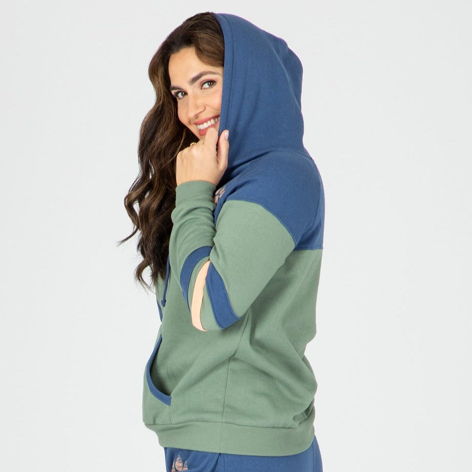 Sudadera con capucha y aplique cruzado de pata a rayas