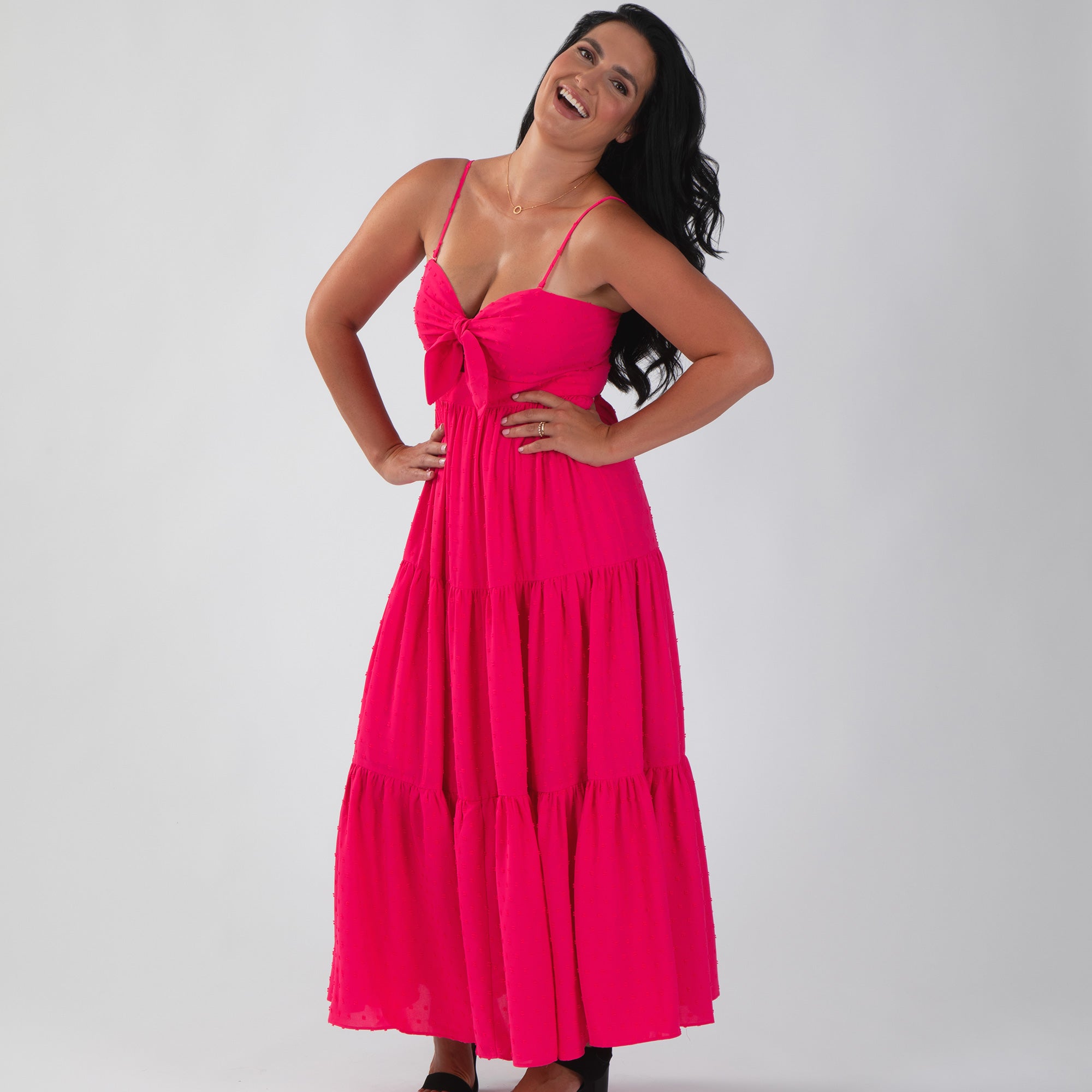 Vestido largo con lazo y abertura en el escote