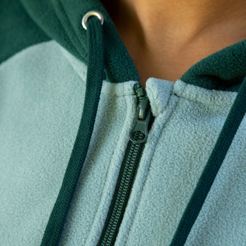 Chaqueta polar raglán con estampado de huella de pata