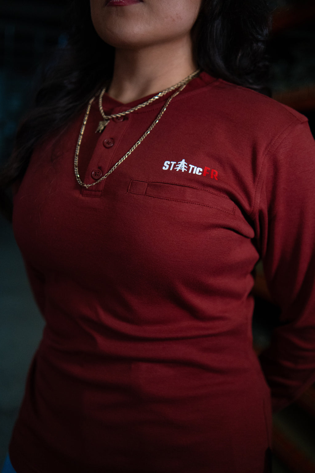 Henley FR de 3 botones para mujer - Rojo vino