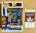 El músico Marc Roberge de O.A.R. firmó el Funko Pop #236 de MTV de 2024 con certificado JSA