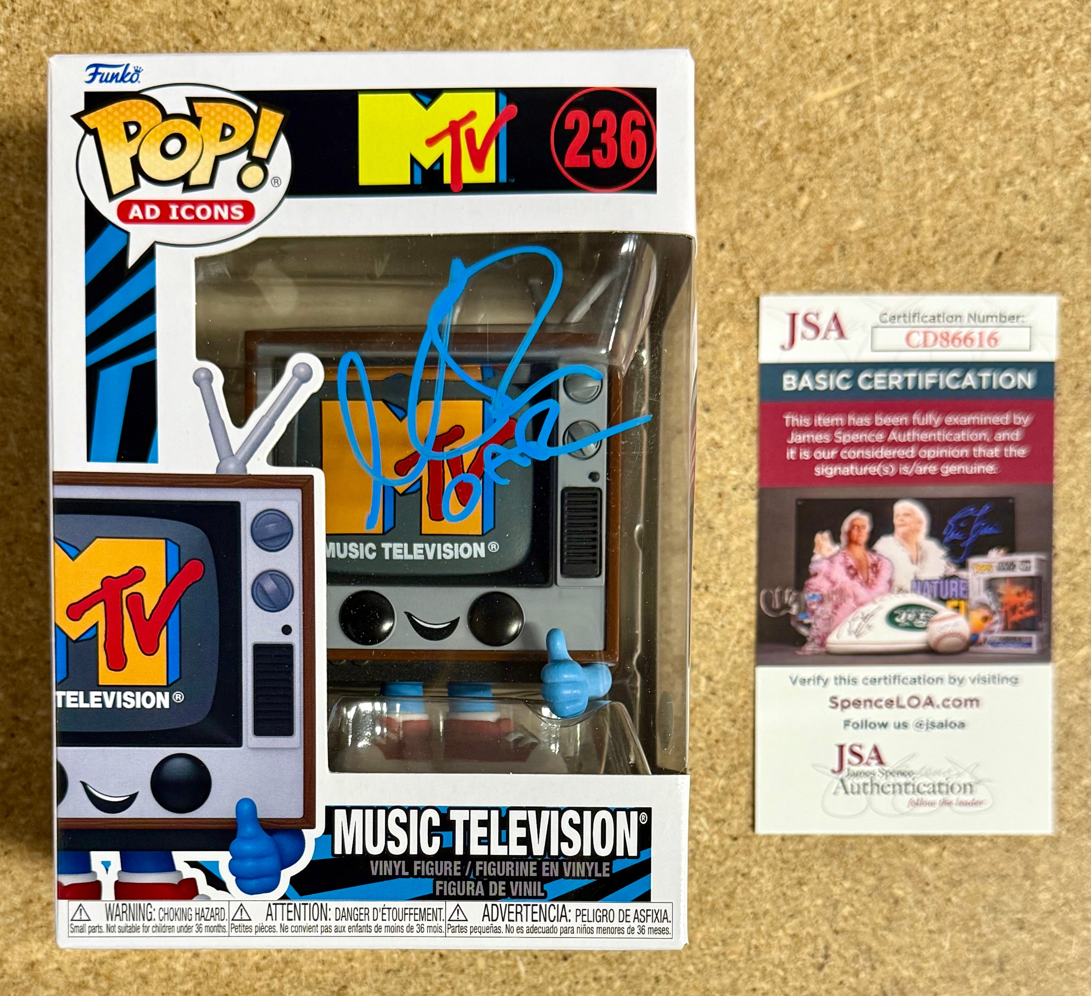 El músico Marc Roberge de O.A.R. firmó el Funko Pop #236 de MTV de 2024 con certificado JSA