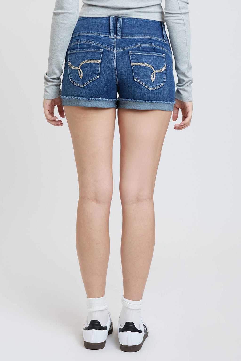 Pantalones cortos de mezclilla con puños de 3 botones WannaBettaButt para mujer
