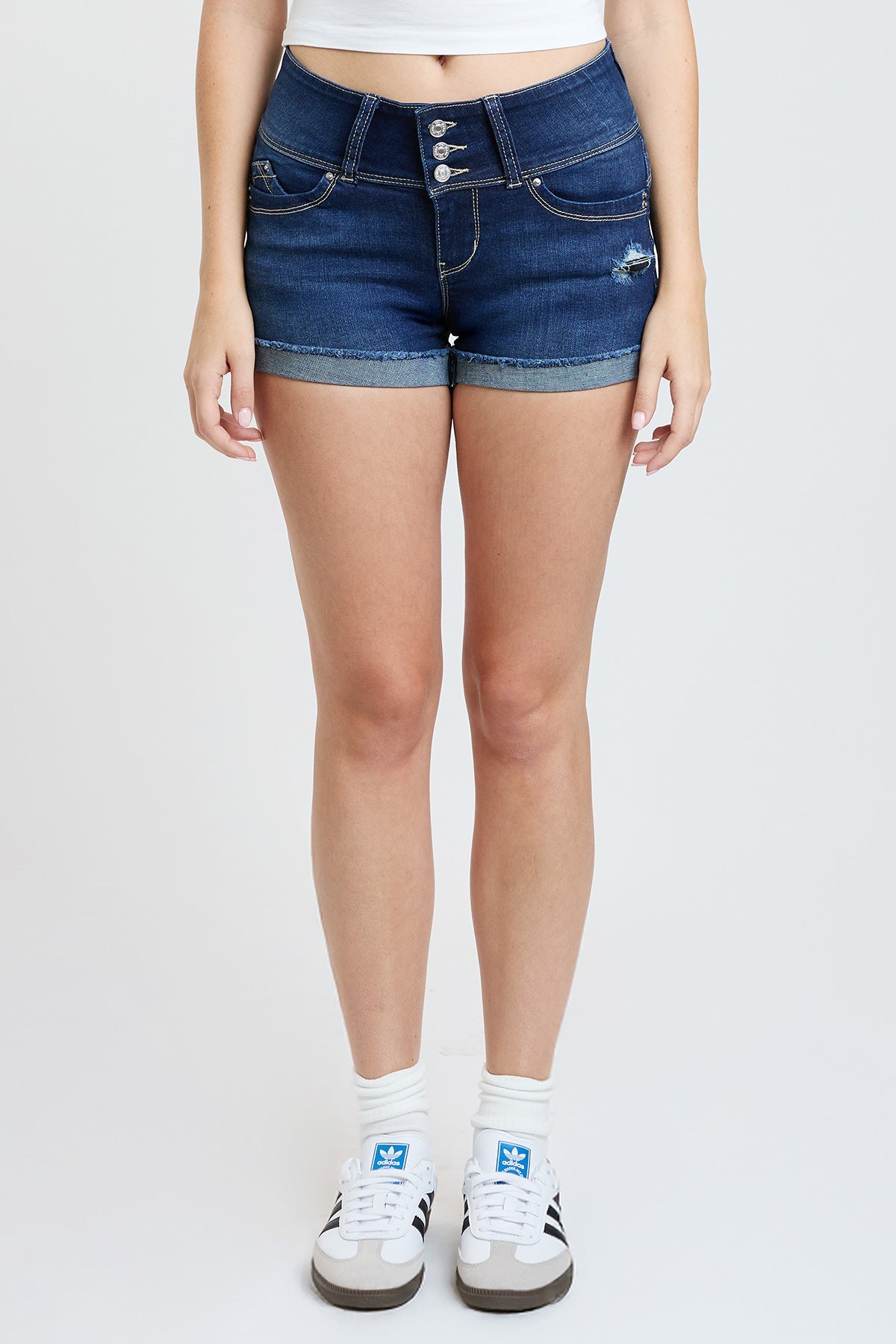 Pantalones cortos de mezclilla con puños de 3 botones WannaBettaButt para mujer