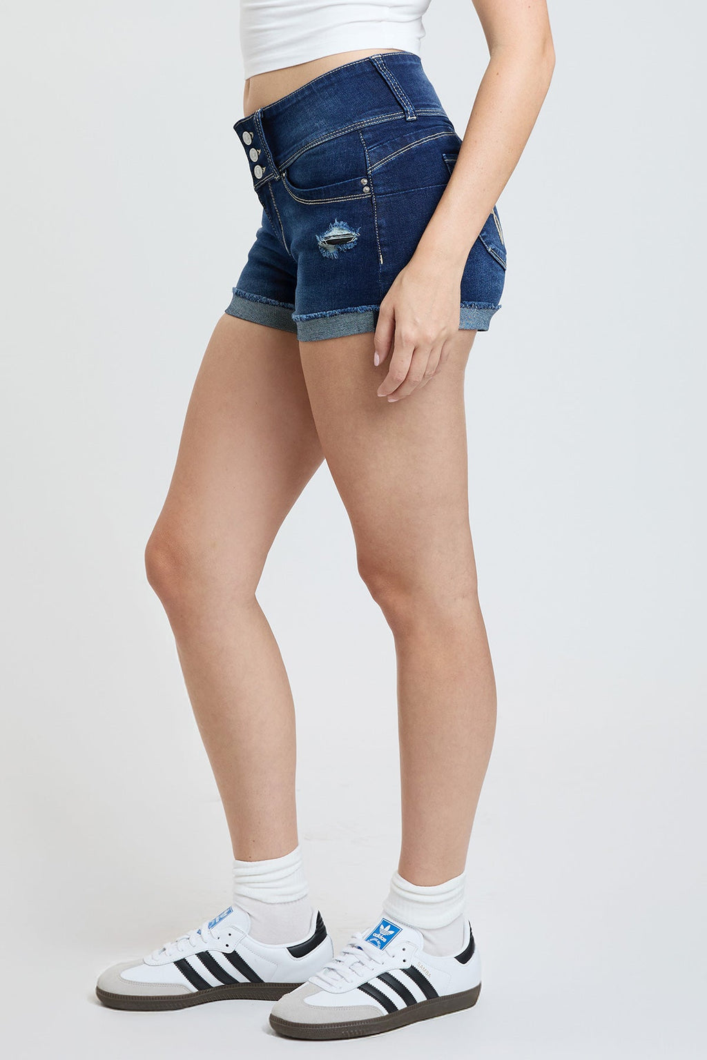 Pantalones cortos de mezclilla con puños de 3 botones WannaBettaButt para mujer
