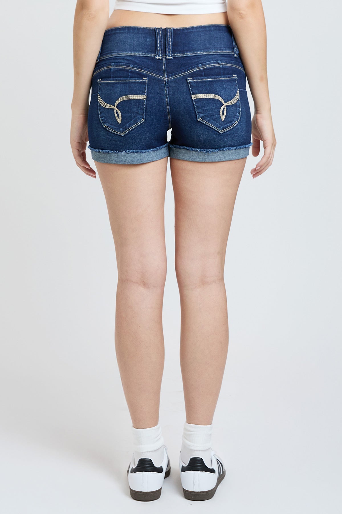 Pantalones cortos de mezclilla con puños de 3 botones WannaBettaButt para mujer