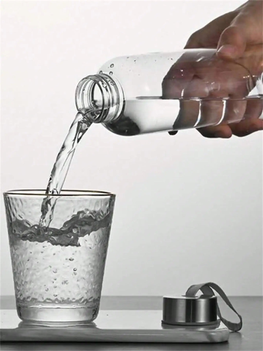 Botella de agua transparente de 600 ml con correa de transporte | Vaso de bebida directa diaria