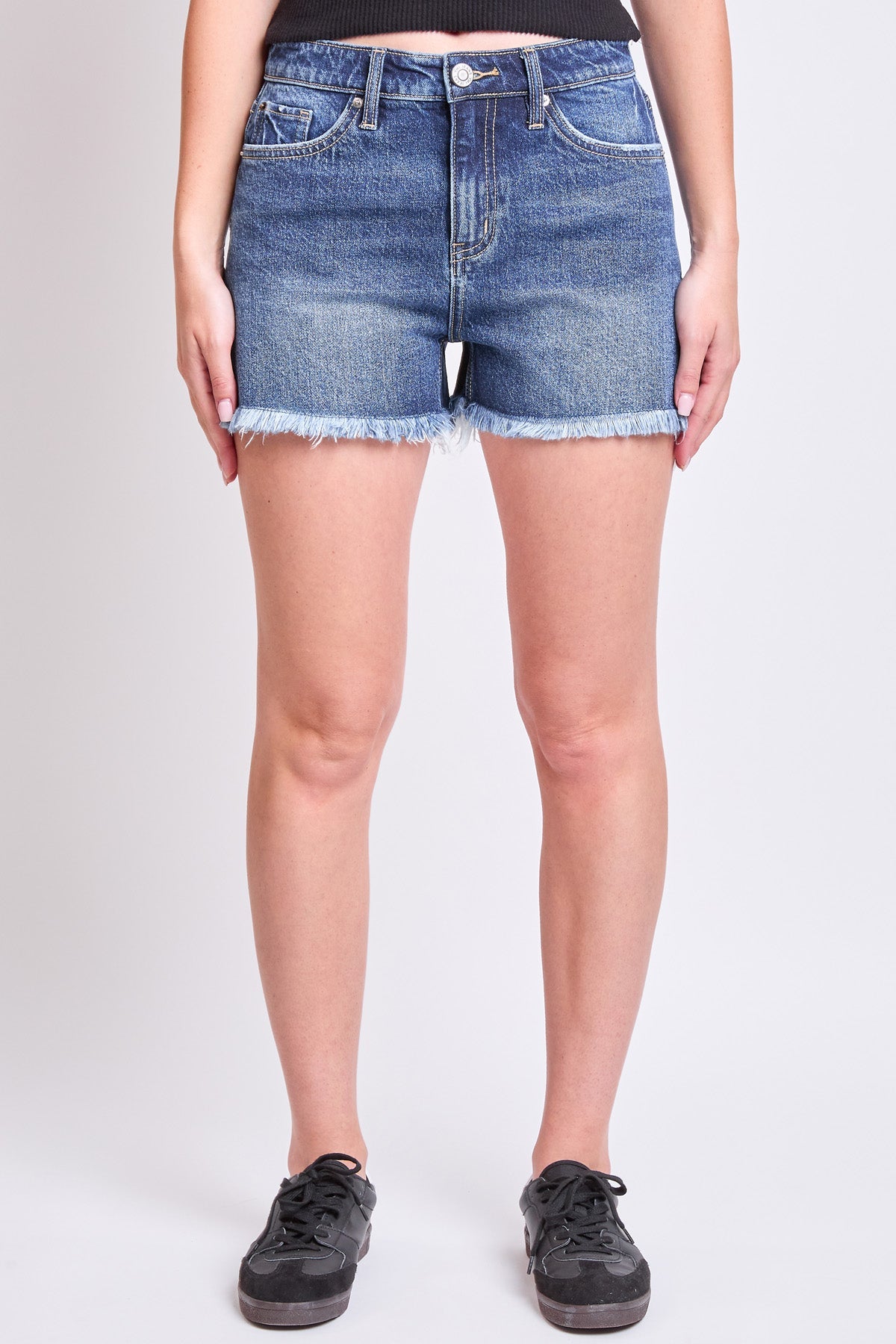 Shorts de tiro alto con bajo deshilachado para mujer