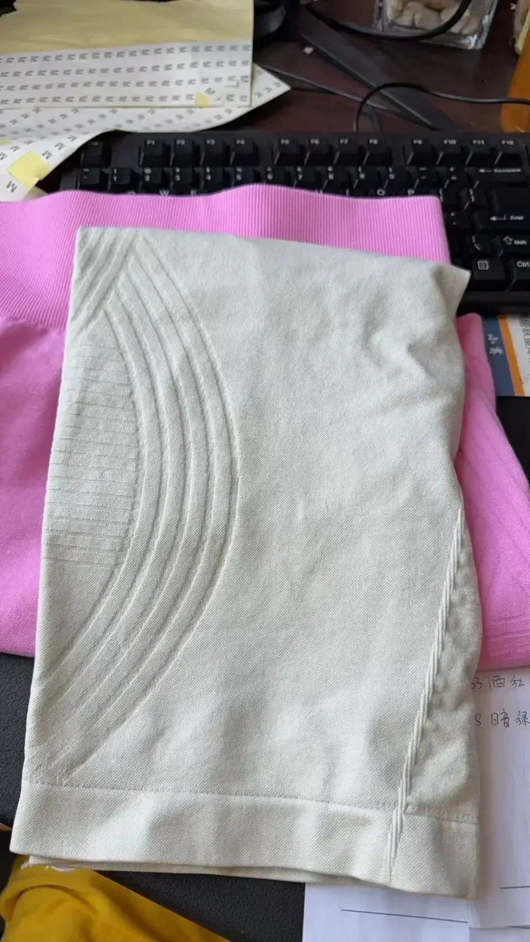 Pantalones cortos de yoga sin costuras para mujer, de cintura alta, a rayas, ajustados, pantalones cortos sexy para levantar glúteos, para gimnasio, de entrenamiento, de alta elasticidad, tipo capri