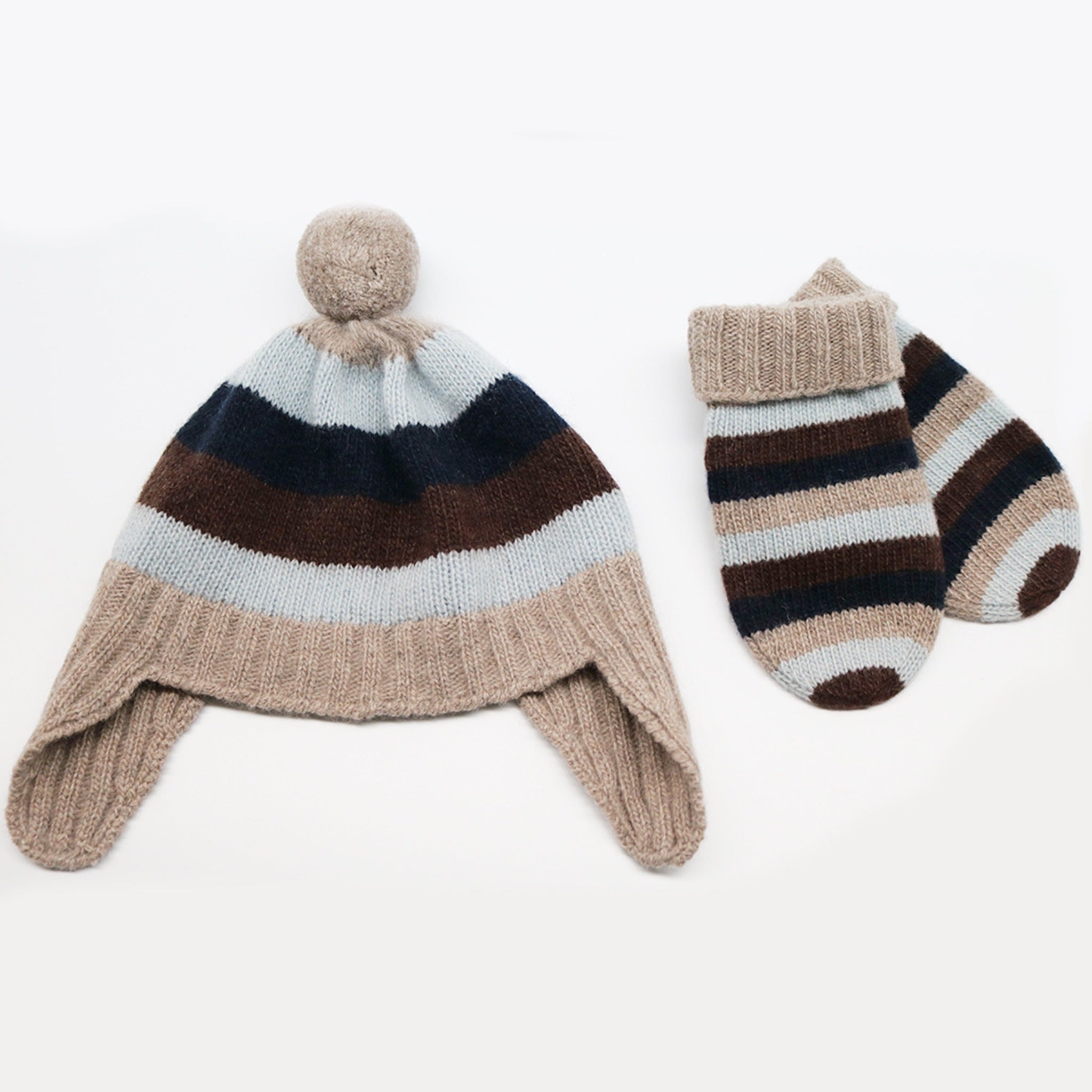 GORRO DE BEBÉ A RAYAS CON OREJERAS Y POMPÓN
