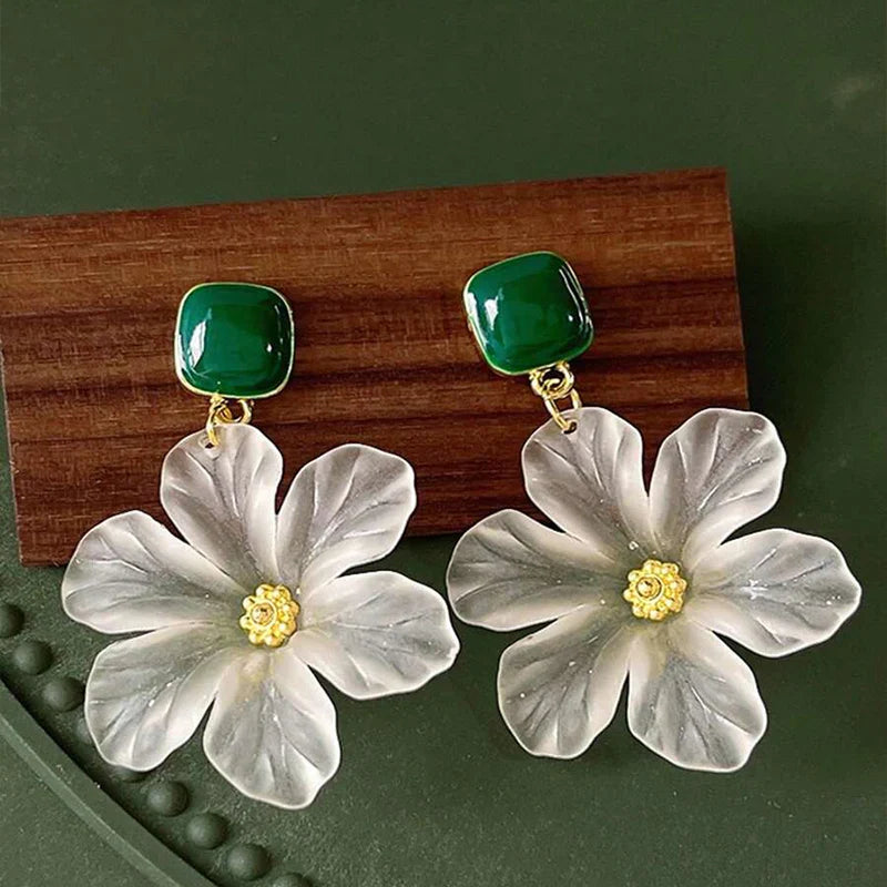 Obega White Flower Charm Square Metal Green Epoxy Drop Earrings For Women Bohemia Romantic Camellia Flower Dangle Earring Luxury
