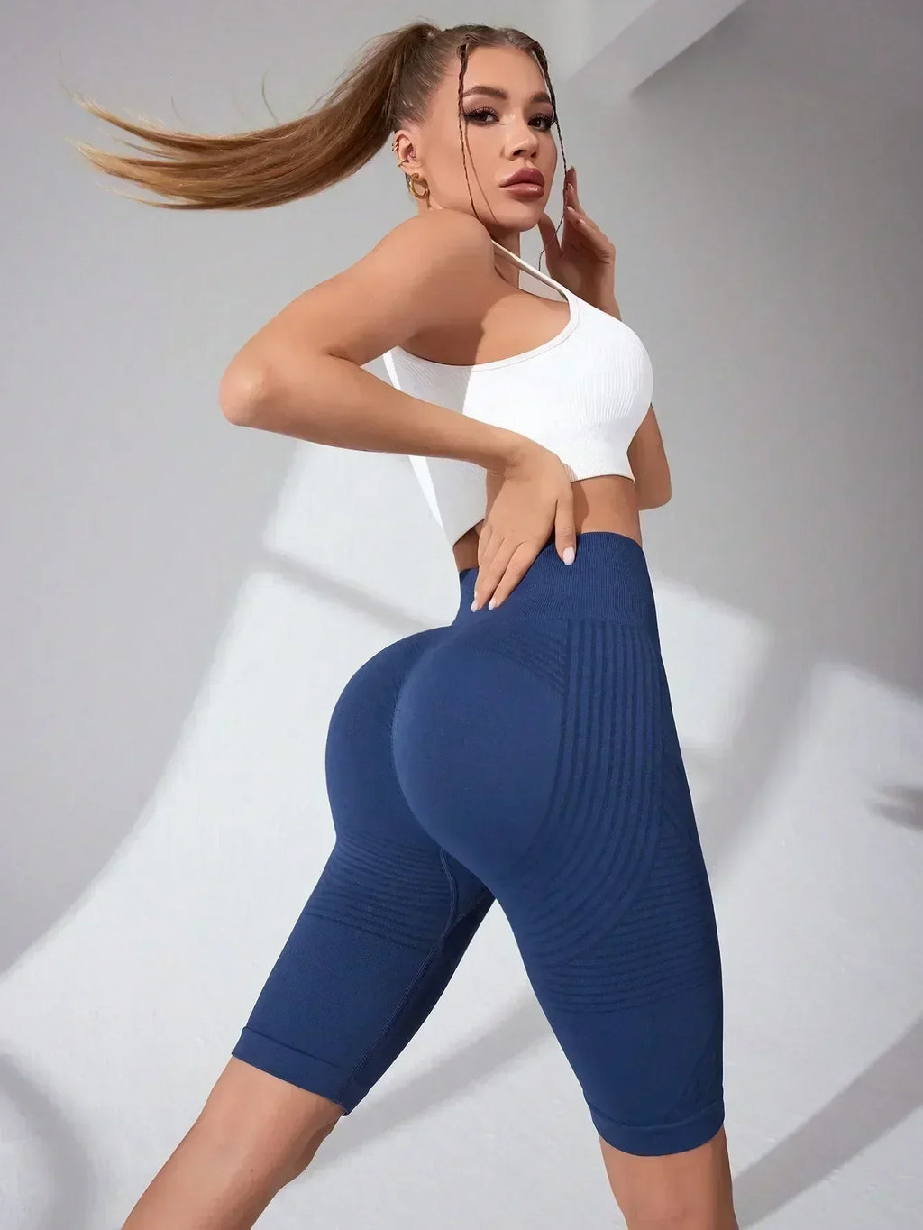 Pantalones cortos de yoga sin costuras para mujer, de cintura alta, a rayas, ajustados, pantalones cortos sexy para levantar glúteos, para gimnasio, de entrenamiento, de alta elasticidad, tipo capri
