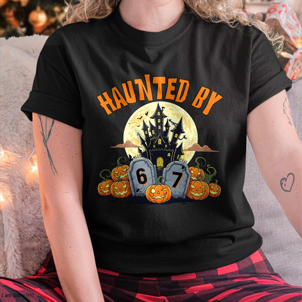 67 gracioso seis siete Gen Alpha Z Halloween 67 perseguido por 67 camiseta - Sudadera con capucha unisex de Halloween - NGHL00