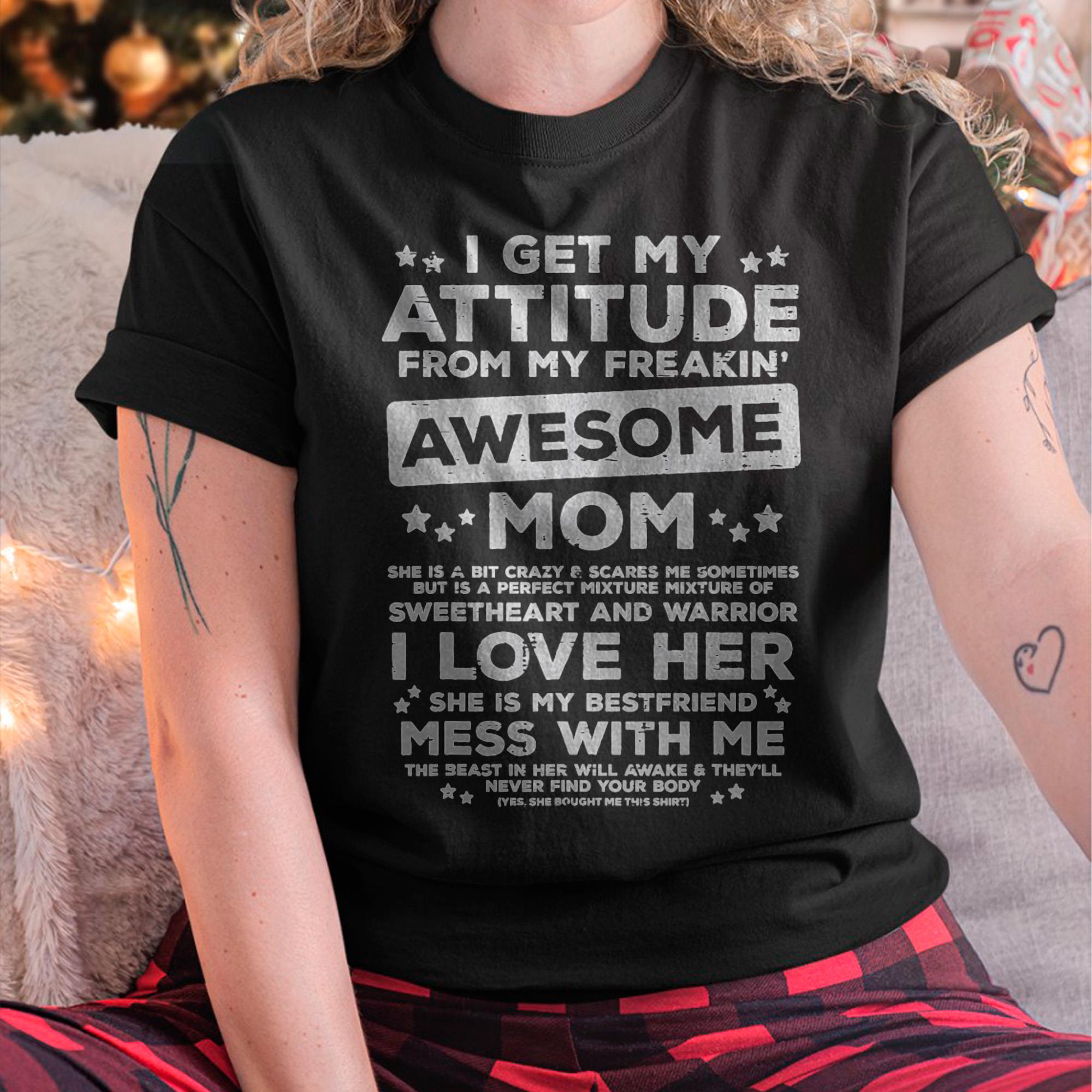Tengo mi actitud de mi increíble mamá, camiseta para el Día de la Madre, hija, hijo - Regalo para hija y hijo de parte de mamá - NGHL00