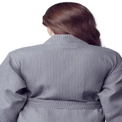 Bata gofrada hasta la rodilla para mujer